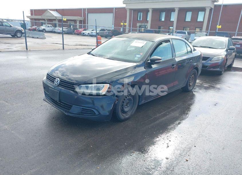 Photo 2 of 2012 Volkswagen Jetta 2.5L SE (VIN 3VWDP7AJ7CM370356)