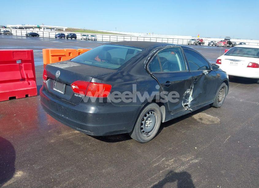 Photo 4 of 2012 Volkswagen Jetta 2.5L SE (VIN 3VWDP7AJ7CM370356)