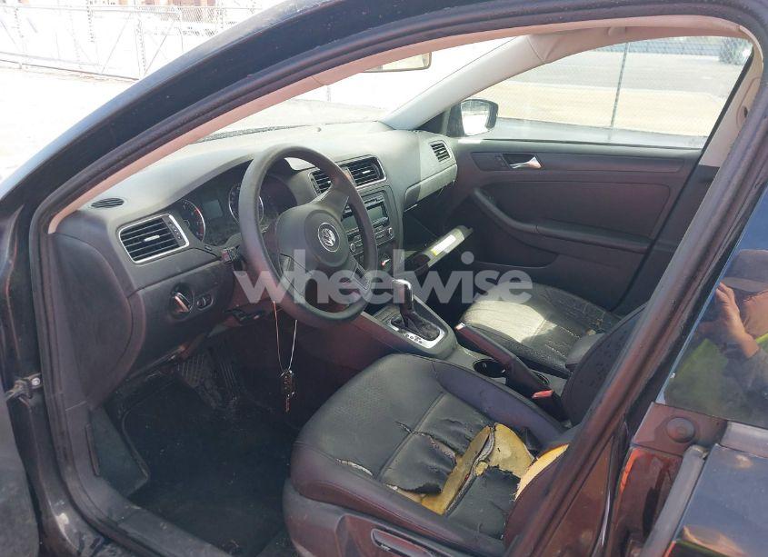 Photo 5 of 2012 Volkswagen Jetta 2.5L SE (VIN 3VWDP7AJ7CM370356)