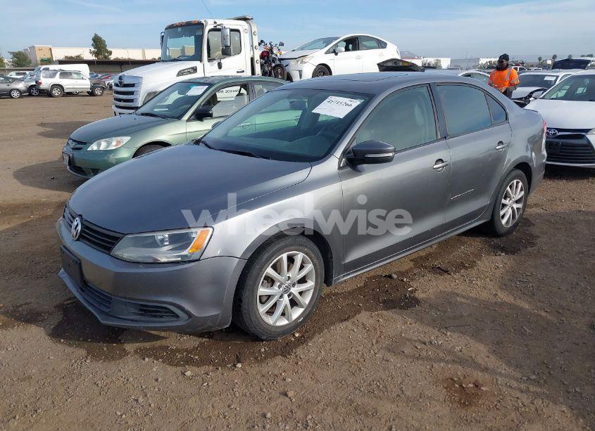 Photo 2 of 2012 Volkswagen Jetta 2.5L SE (VIN 3VWDP7AJ7CM371023)