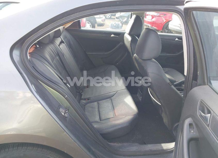 Photo 8 of 2012 Volkswagen Jetta 2.5L SE (VIN 3VWDP7AJ7CM371023)