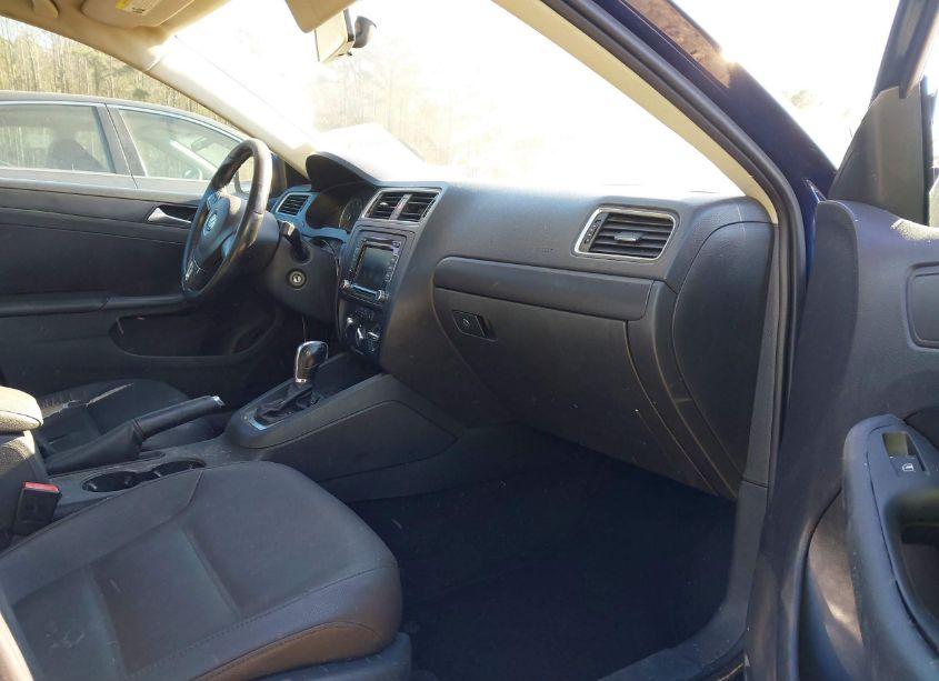 Photo 5 of 2012 Volkswagen Jetta 2.5L SE (VIN 3VWDP7AJ7CM384483)