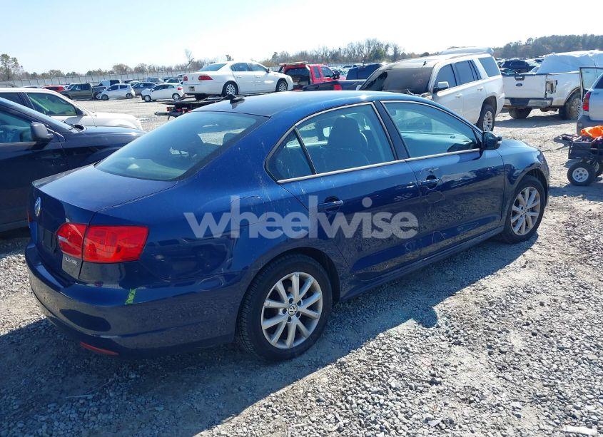Photo 4 of 2012 Volkswagen Jetta 2.5L SE (VIN 3VWDP7AJ7CM462633)