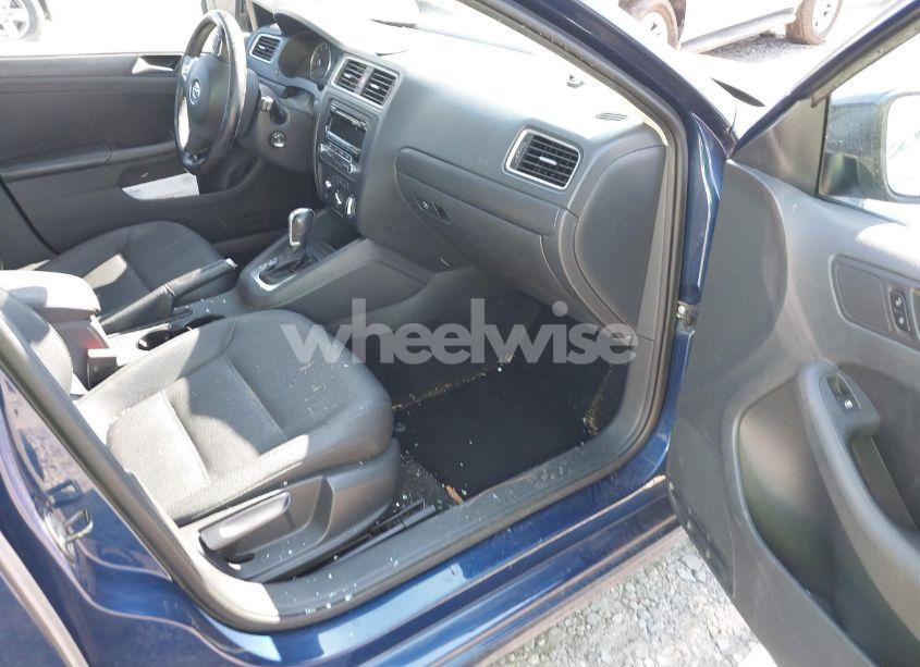 Photo 5 of 2012 Volkswagen Jetta 2.5L SE (VIN 3VWDP7AJ7CM462633)