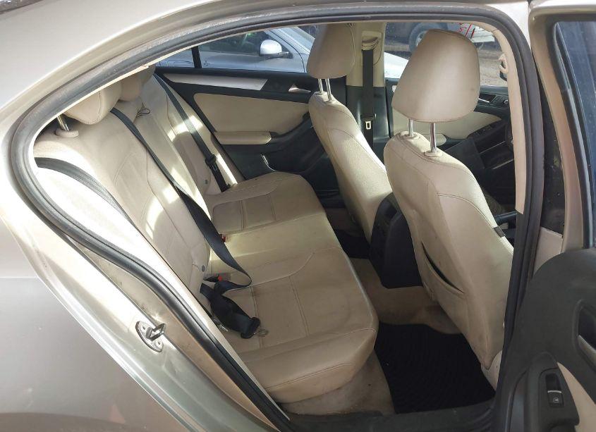 Photo 8 of 2013 Volkswagen Jetta 2.5L SE (VIN 3VWDP7AJ7DM210432)