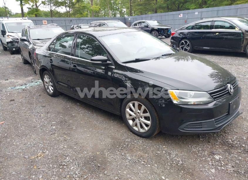 2013 Volkswagen Jetta 2.5L SE (VIN 3VWDP7AJ7DM212911) main photo