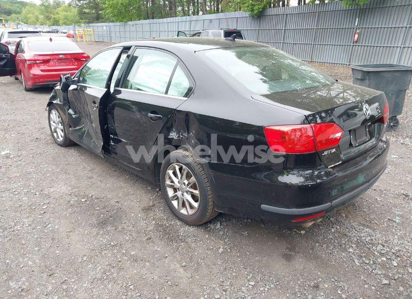 Photo 3 of 2013 Volkswagen Jetta 2.5L SE (VIN 3VWDP7AJ7DM212911)