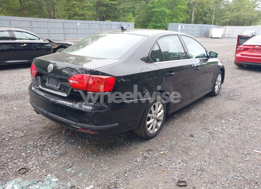 Photo 4 of 2013 Volkswagen Jetta 2.5L SE (VIN 3VWDP7AJ7DM212911)