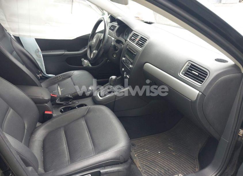 Photo 5 of 2013 Volkswagen Jetta 2.5L SE (VIN 3VWDP7AJ7DM212911)