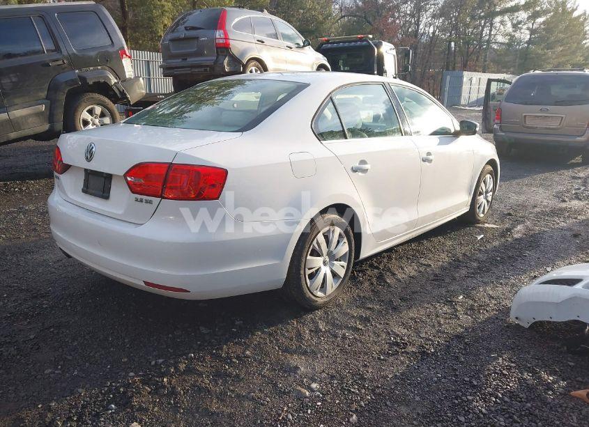 Photo 4 of 2013 Volkswagen Jetta 2.5L SE (VIN 3VWDP7AJ7DM252440)