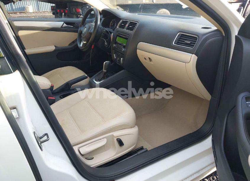 Photo 5 of 2013 Volkswagen Jetta 2.5L SE (VIN 3VWDP7AJ7DM252440)