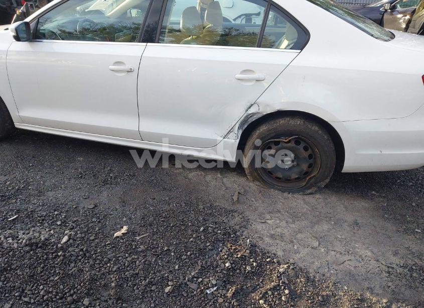 Photo 6 of 2013 Volkswagen Jetta 2.5L SE (VIN 3VWDP7AJ7DM252440)