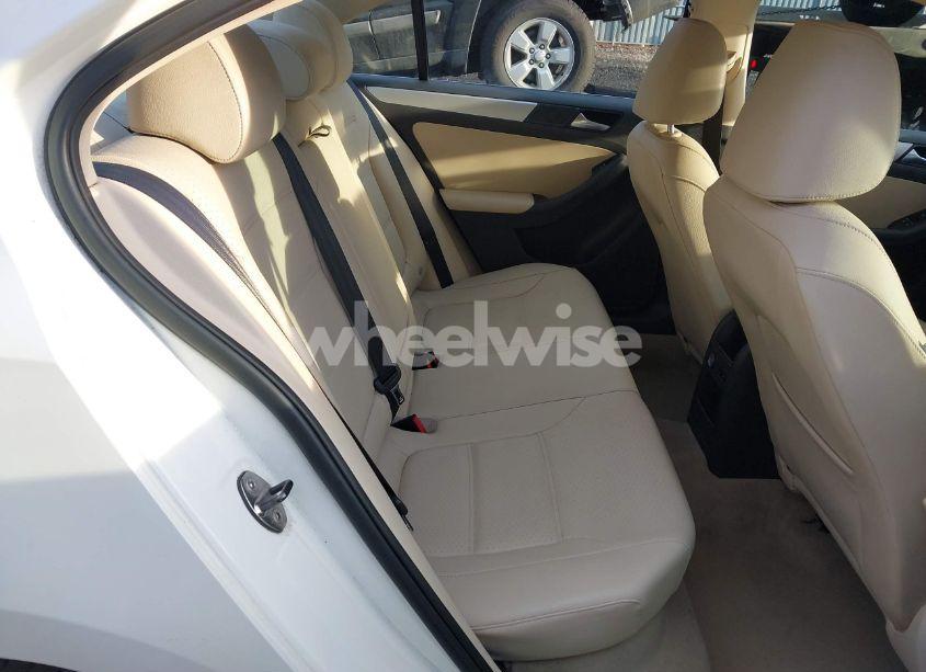 Photo 8 of 2013 Volkswagen Jetta 2.5L SE (VIN 3VWDP7AJ7DM252440)