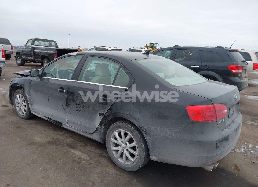 Photo 3 of 2013 Volkswagen Jetta 2.5L SE (VIN 3VWDP7AJ7DM258349)