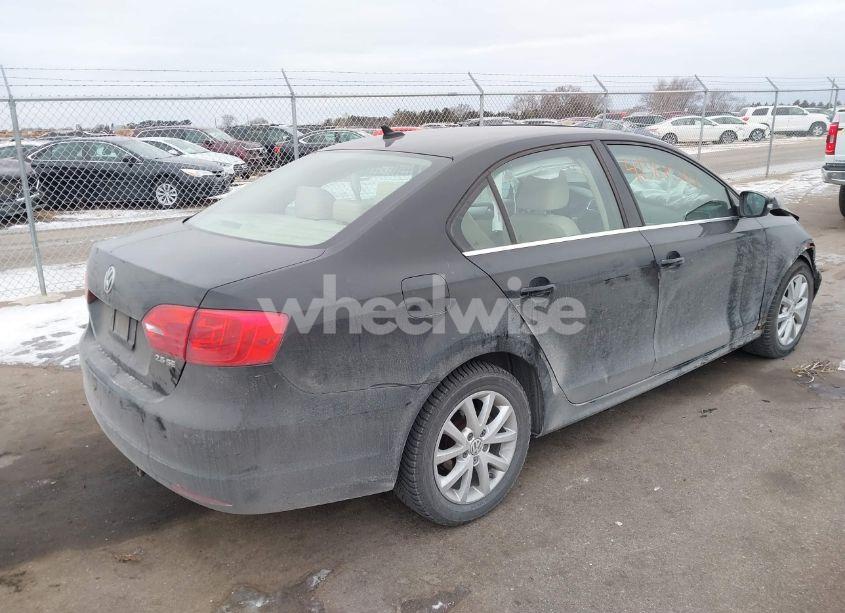 Photo 4 of 2013 Volkswagen Jetta 2.5L SE (VIN 3VWDP7AJ7DM258349)