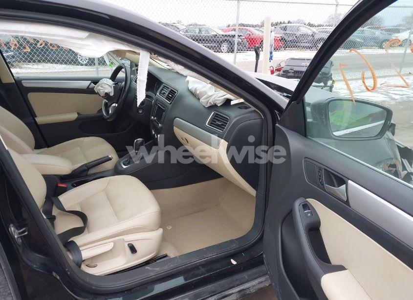 Photo 5 of 2013 Volkswagen Jetta 2.5L SE (VIN 3VWDP7AJ7DM258349)