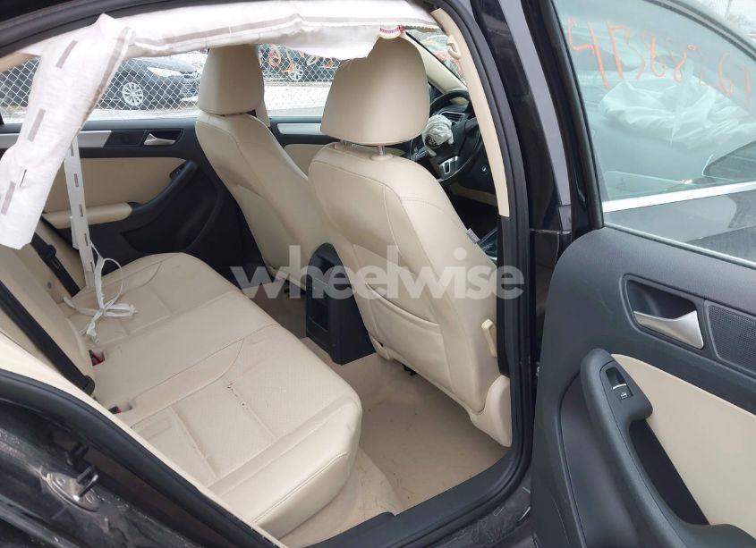 Photo 8 of 2013 Volkswagen Jetta 2.5L SE (VIN 3VWDP7AJ7DM258349)