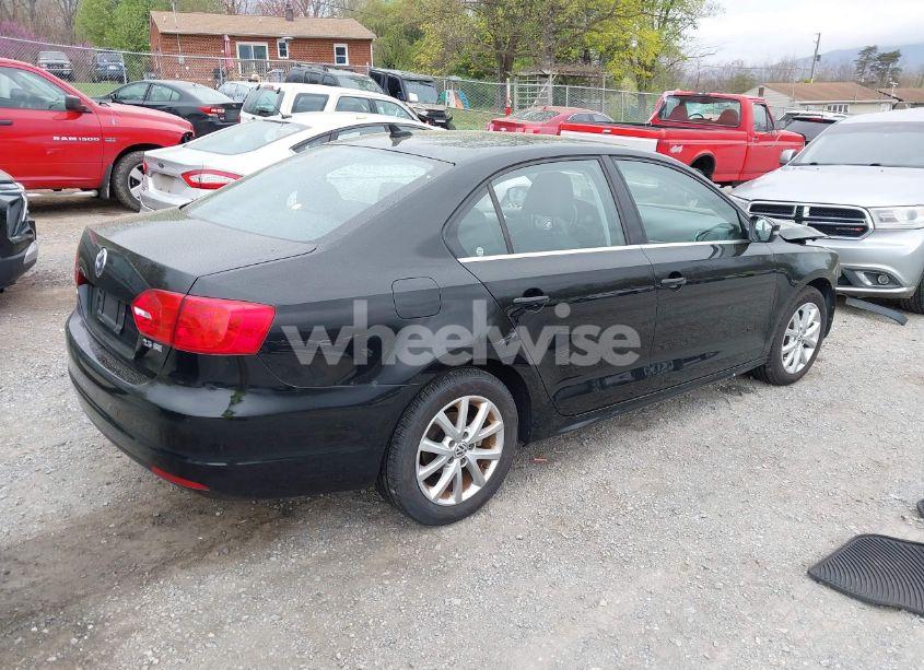 Photo 4 of 2013 Volkswagen Jetta 2.5L SE (VIN 3VWDP7AJ7DM289309)