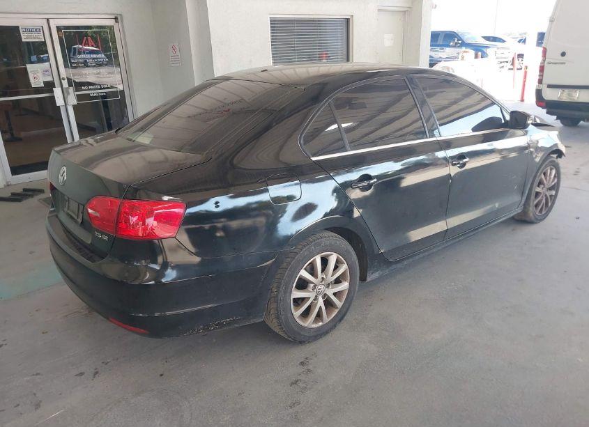 Photo 4 of 2013 Volkswagen Jetta 2.5L SE (VIN 3VWDP7AJ7DM304830)
