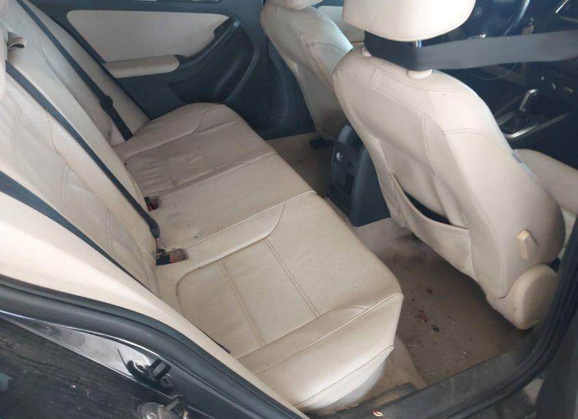 Photo 8 of 2013 Volkswagen Jetta 2.5L SE (VIN 3VWDP7AJ7DM304830)
