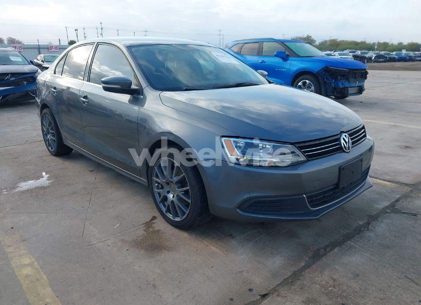 2013 Volkswagen Jetta 2.5L SE (VIN 3VWDP7AJ7DM310305) main photo