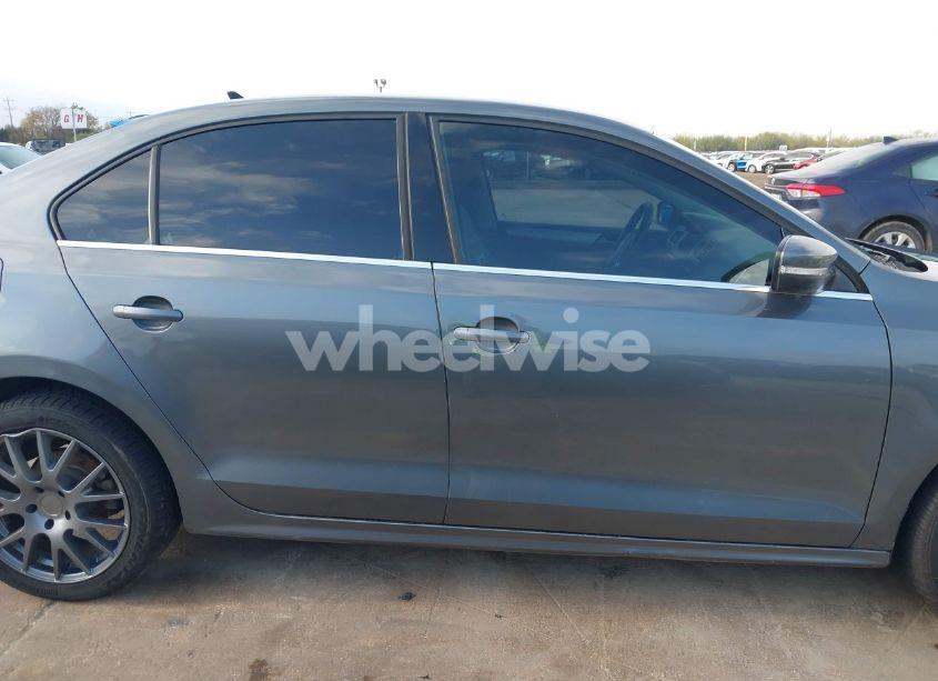 Photo 13 of 2013 Volkswagen Jetta 2.5L SE (VIN 3VWDP7AJ7DM310305)