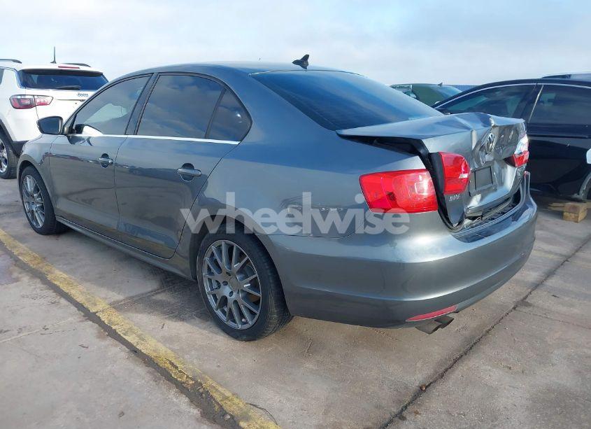 Photo 3 of 2013 Volkswagen Jetta 2.5L SE (VIN 3VWDP7AJ7DM310305)