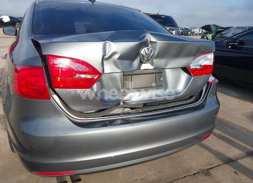 Photo 6 of 2013 Volkswagen Jetta 2.5L SE (VIN 3VWDP7AJ7DM310305)