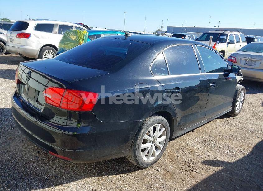 Photo 4 of 2013 Volkswagen Jetta 2.5L SE (VIN 3VWDP7AJ7DM358466)