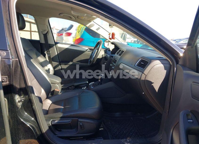 Photo 5 of 2013 Volkswagen Jetta 2.5L SE (VIN 3VWDP7AJ7DM358466)