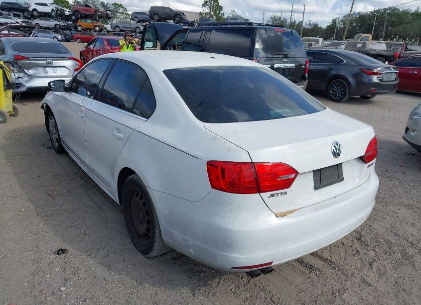 Photo 3 of 2013 Volkswagen Jetta 2.5L SE (VIN 3VWDP7AJ7DM365532)