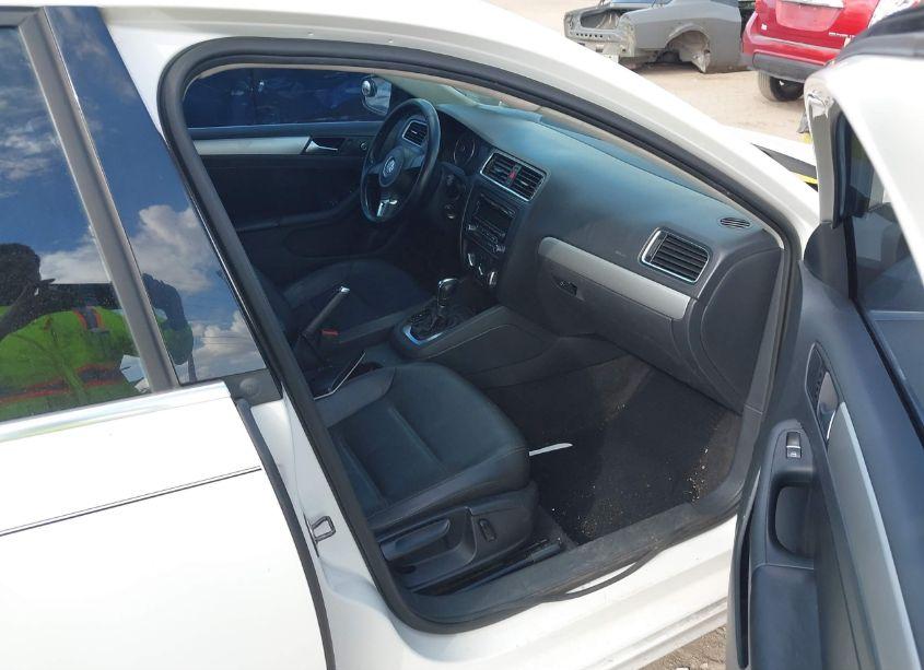 Photo 5 of 2013 Volkswagen Jetta 2.5L SE (VIN 3VWDP7AJ7DM365532)