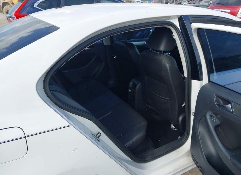 Photo 8 of 2013 Volkswagen Jetta 2.5L SE (VIN 3VWDP7AJ7DM365532)