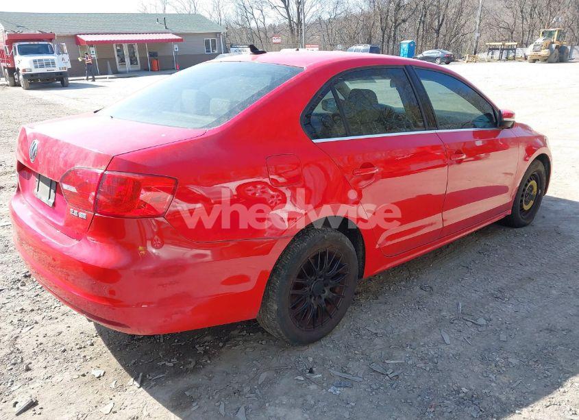 Photo 4 of 2013 Volkswagen Jetta 2.5L SE (VIN 3VWDP7AJ7DM369029)