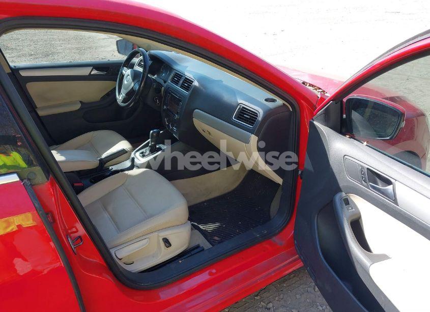 Photo 5 of 2013 Volkswagen Jetta 2.5L SE (VIN 3VWDP7AJ7DM369029)