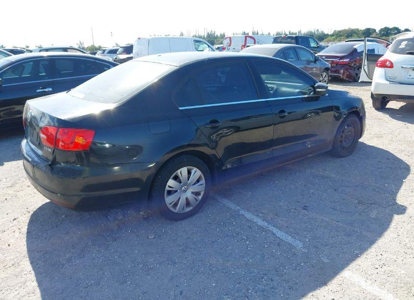 Photo 4 of 2013 Volkswagen Jetta 2.5L SE (VIN 3VWDP7AJ7DM383934)