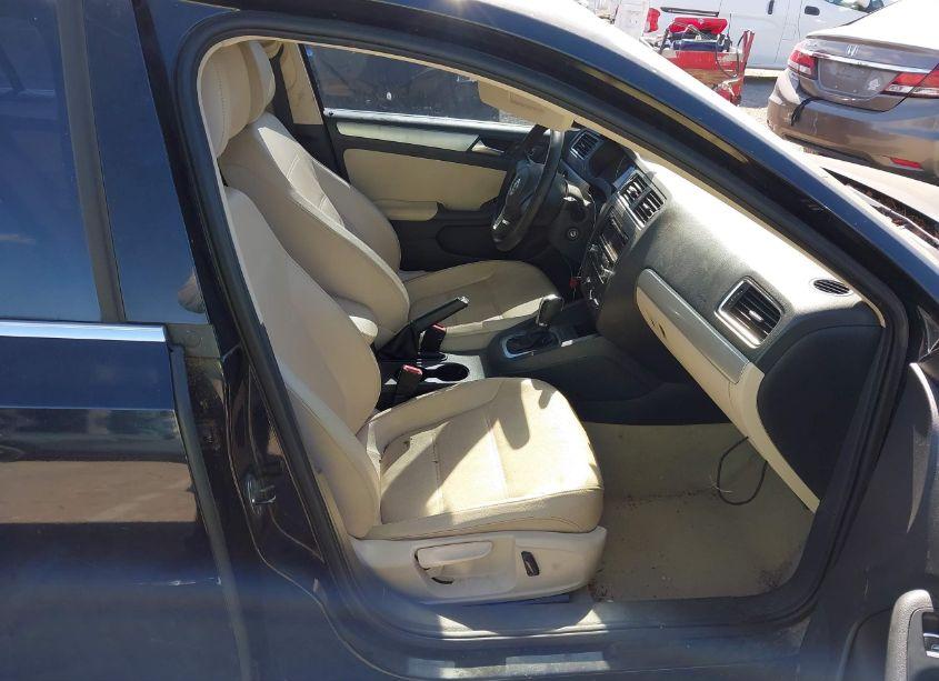 Photo 5 of 2013 Volkswagen Jetta 2.5L SE (VIN 3VWDP7AJ7DM383934)