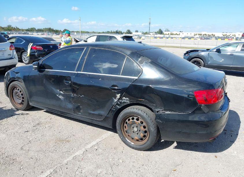 Photo 6 of 2013 Volkswagen Jetta 2.5L SE (VIN 3VWDP7AJ7DM383934)