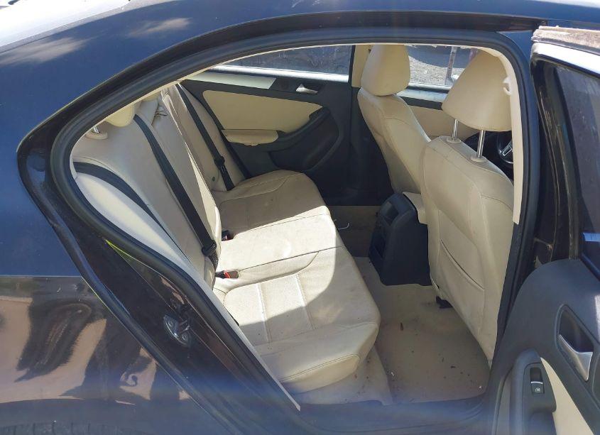 Photo 8 of 2013 Volkswagen Jetta 2.5L SE (VIN 3VWDP7AJ7DM383934)