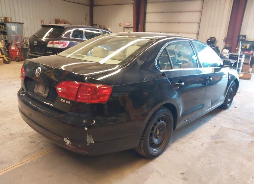 Photo 4 of 2013 Volkswagen Jetta 2.5L SE (VIN 3VWDP7AJ7DM384694)