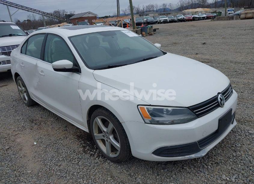 2013 Volkswagen Jetta 2.5L SE (VIN 3VWDP7AJ7DM385196) main photo