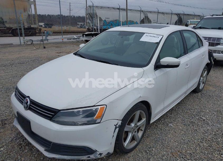 Photo 2 of 2013 Volkswagen Jetta 2.5L SE (VIN 3VWDP7AJ7DM385196)