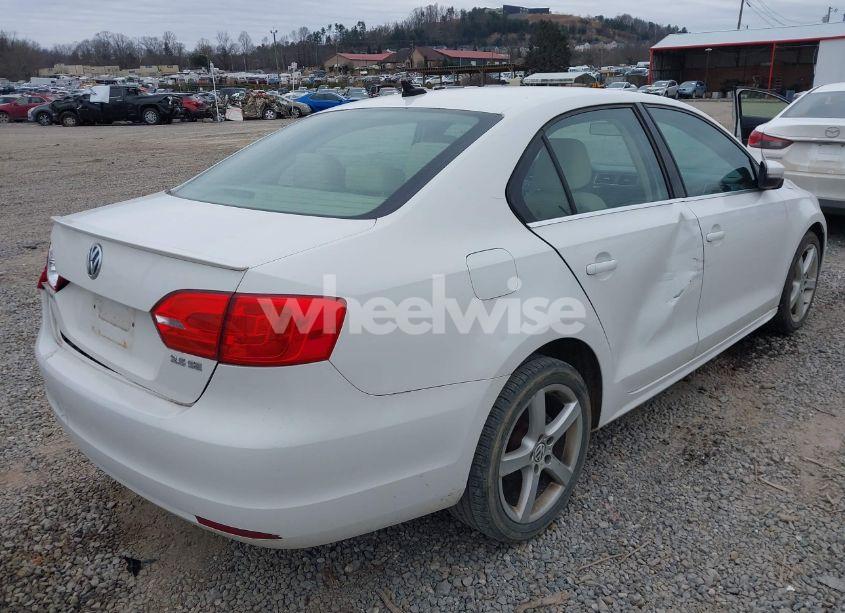 Photo 4 of 2013 Volkswagen Jetta 2.5L SE (VIN 3VWDP7AJ7DM385196)