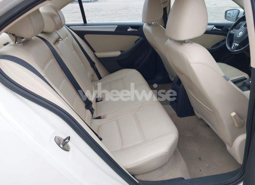 Photo 8 of 2013 Volkswagen Jetta 2.5L SE (VIN 3VWDP7AJ7DM385196)