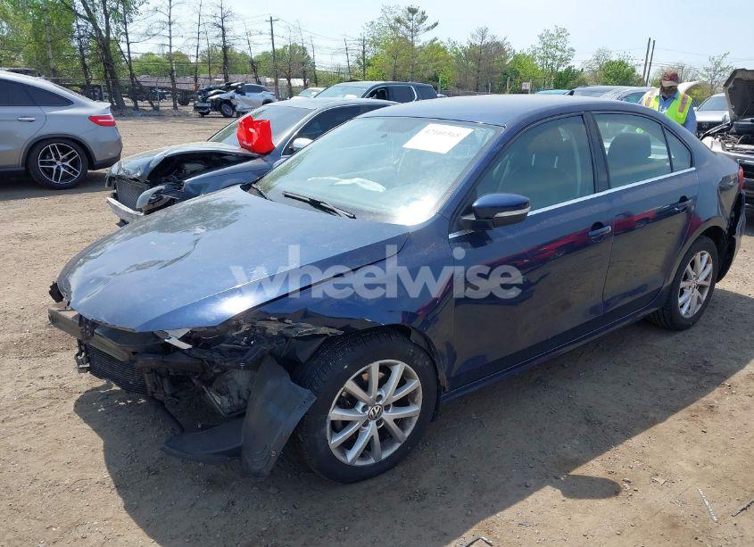 Photo 2 of 2013 Volkswagen Jetta 2.5L SE (VIN 3VWDP7AJ7DM385781)