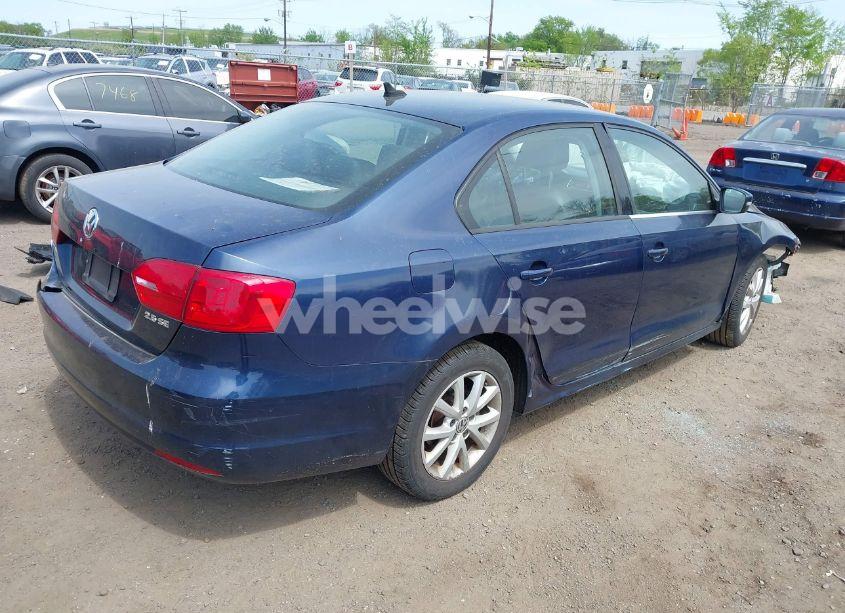 Photo 4 of 2013 Volkswagen Jetta 2.5L SE (VIN 3VWDP7AJ7DM385781)