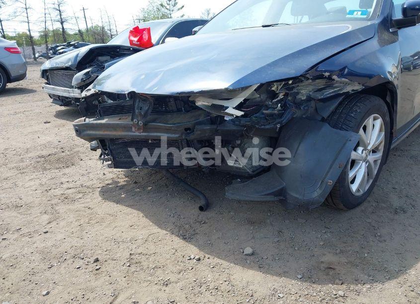 Photo 6 of 2013 Volkswagen Jetta 2.5L SE (VIN 3VWDP7AJ7DM385781)