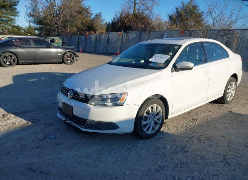 Photo 2 of 2013 Volkswagen Jetta 2.5L SE (VIN 3VWDP7AJ7DM429679)