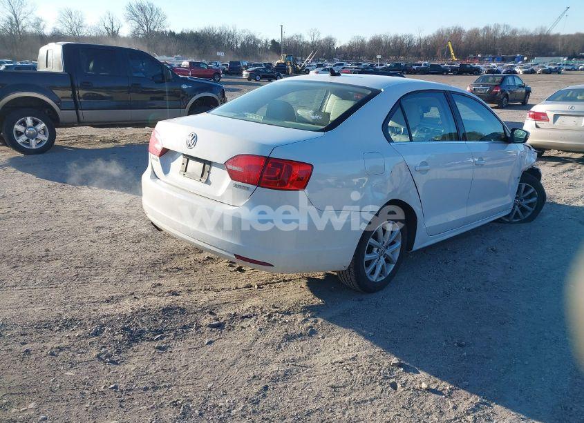 Photo 4 of 2013 Volkswagen Jetta 2.5L SE (VIN 3VWDP7AJ7DM429679)