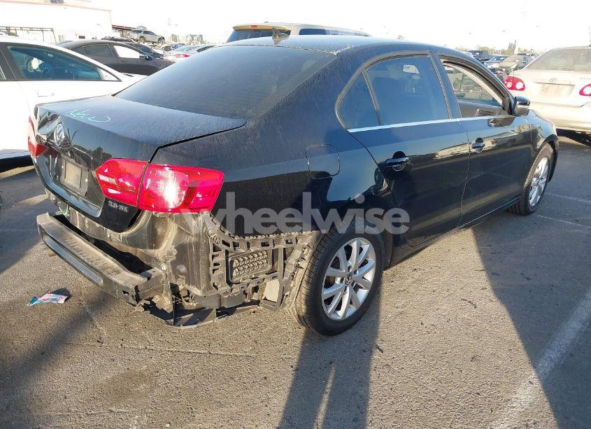 Photo 4 of 2013 Volkswagen Jetta 2.5L SE (VIN 3VWDP7AJ7DM437233)